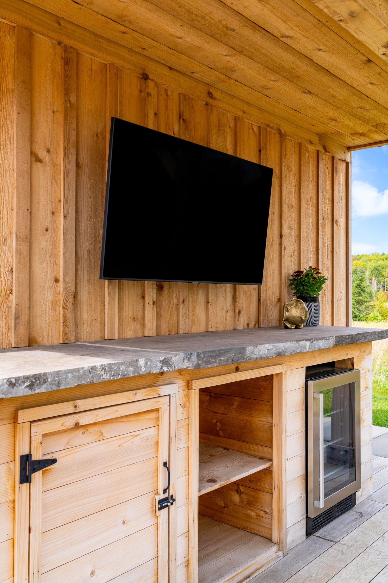 this image shows an outdoor bar and outdoor tv area